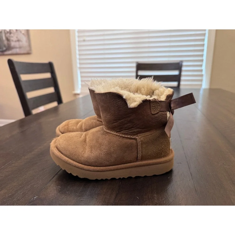 UGG Mini Bailey Bow Chestnut Suede Sheepskin Ankle Boot Kid's Size 11
